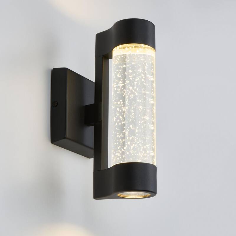 Colección de Decoradores para el Hogar Ansel 11.3 in. Luminaria de Pared Exterior para Garage y Porche con Vidrio de Burbujas Moderno en Negro Integrado con LED Cableado Duro en forma de Cilindro - Aplique de Pared AMP105-HDCBL