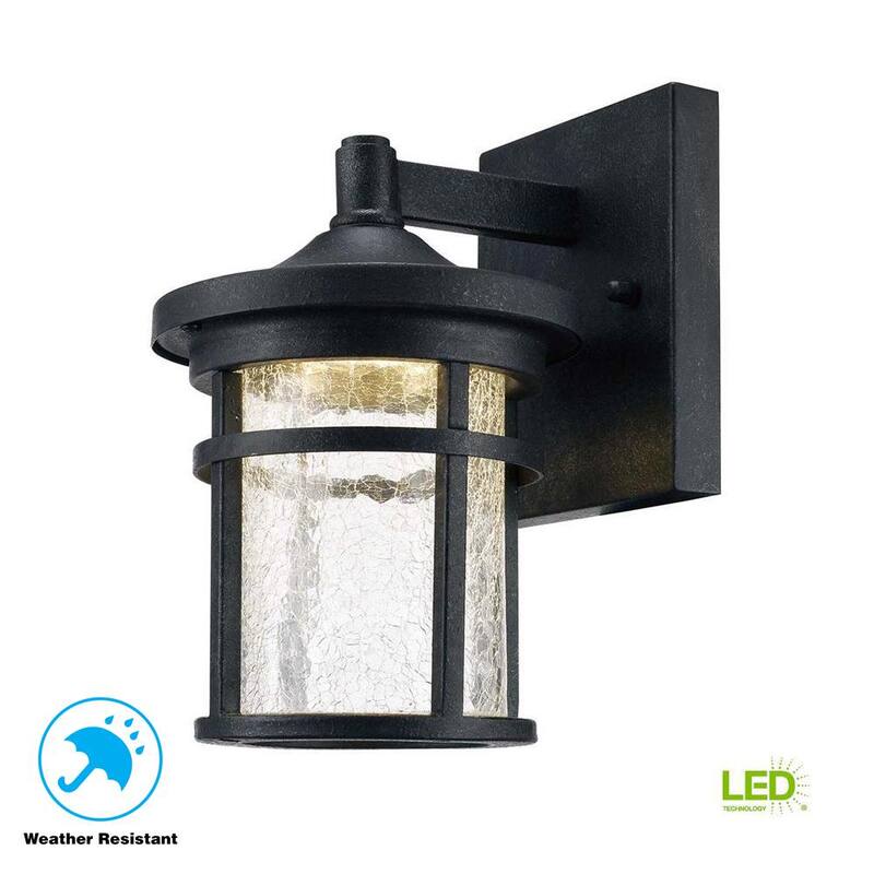 Colección de decoración para el hogar Westbury 8.5 pulgadas Lámpara de Pared Exterior Pequeña de Hierro Envejecido con Luz LED y Vidrio Claro Agrietado - LED-KB S-08304