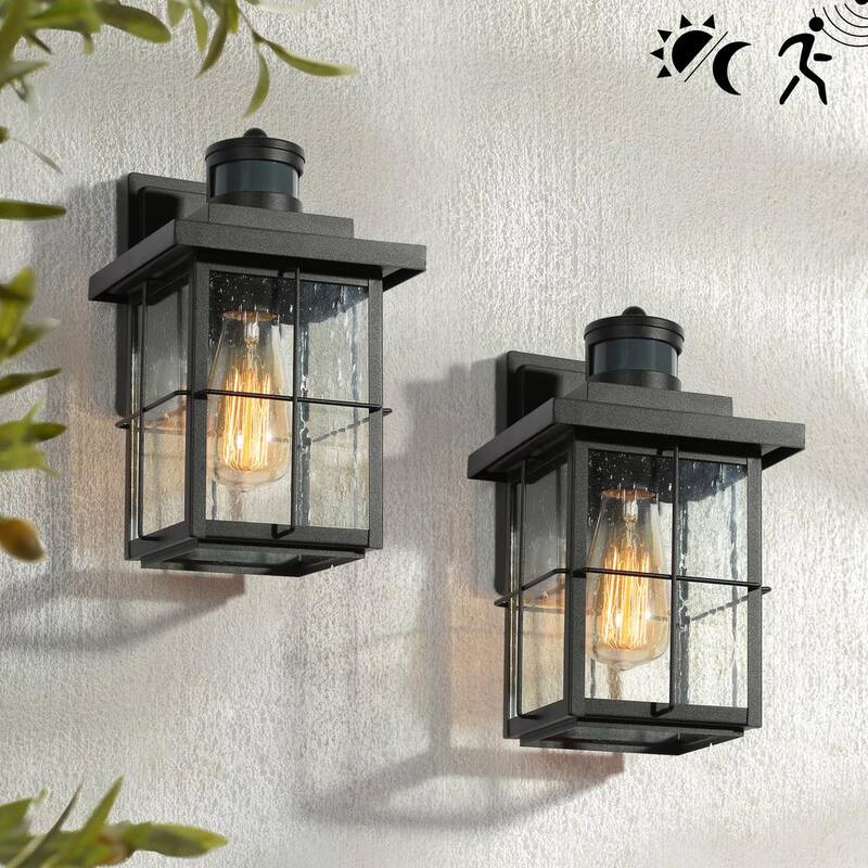 Luminaria exterior moderna LNC negra con sensor de movimiento y pantalla de vidrio con semillas, linterna de pared para puerta frontal de estilo granja con 1 luz (paquete de 2) - EV26JRHD1745DG8.