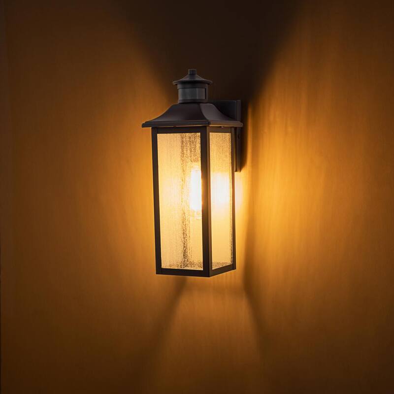 C Cattleya Linterna de Pared con Sensor de Movimiento al Amanecer y Anochecer para Exteriores, Conectada con Cable Duro, con Pantalla de Vidrio Sembrado y Sin Focos Incluidos - HCA2344-W
