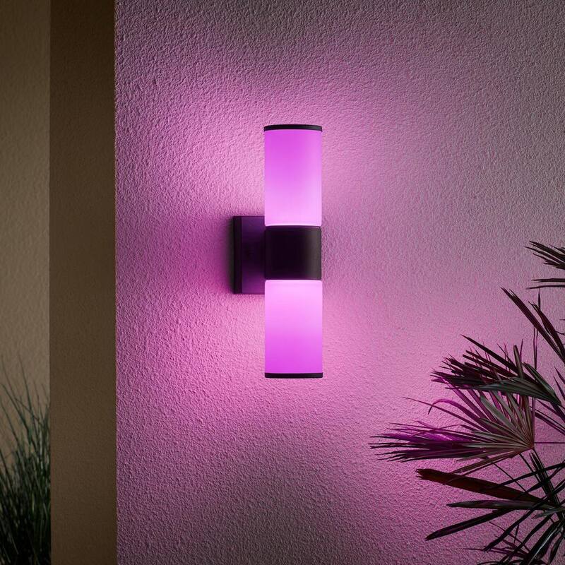 Luz de pared exterior cilíndrica Hampton Bay Hartford de 14.25 pulgadas en color negro millenium con LED inteligente cableado alimentado por Hubspace - KIF1602LX-01/BK