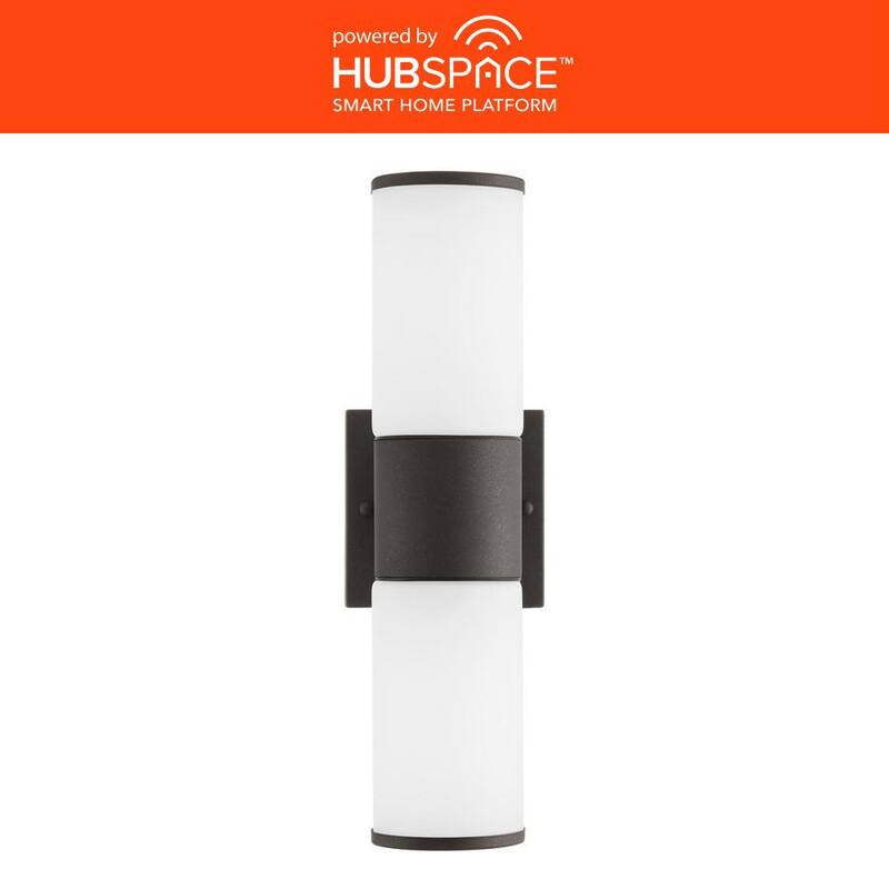 Luz de pared exterior cilíndrica Hampton Bay Hartford de 14.25 pulgadas en color negro millenium con LED inteligente cableado alimentado por Hubspace - KIF1602LX-01/BK