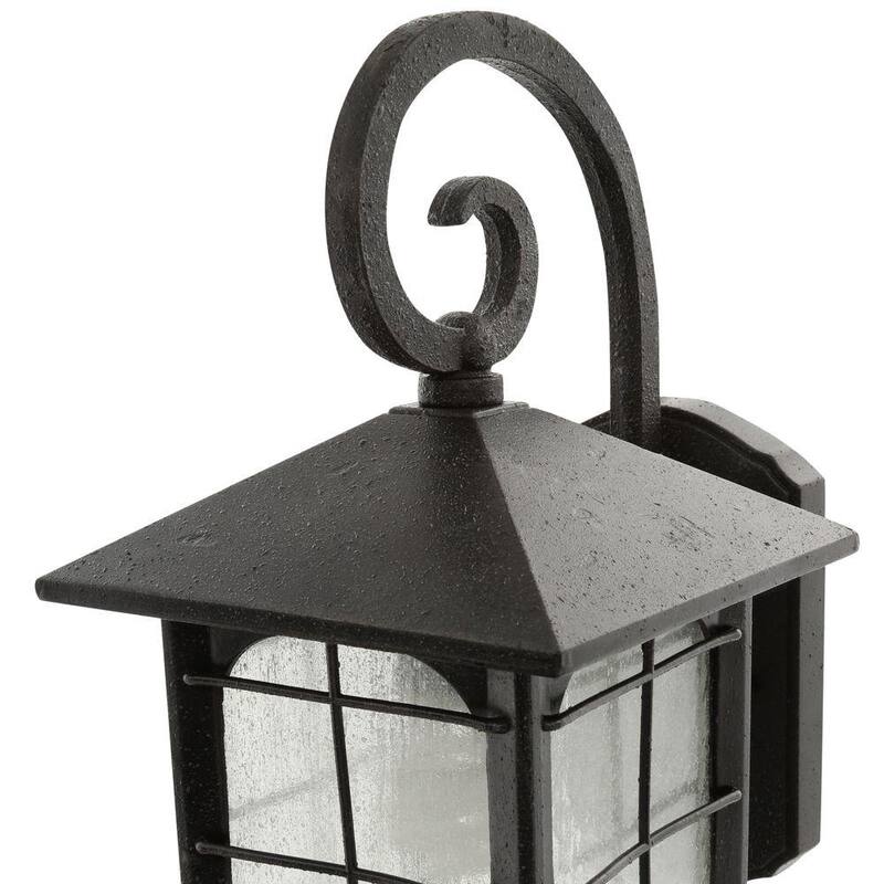 Colección de decoradores para el hogar Brimfield 12.75 pulgadas. Linterna de luz exterior de pared 1 luz de hierro envejecido con pantalla de vidrio transparente sembrado - paquete de 2