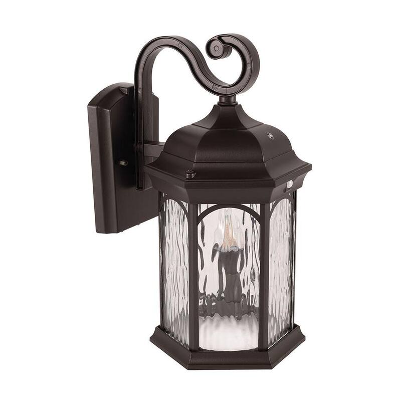 Colección de Decoradores para el Hogar Linterna de Pared Exterior con Sensor de Movimiento Integrado y Luz LED Bronce de 16.1 Pulgadas al Amanecer y al Anochecer con Bombilla Parpadeante - FL-381HD