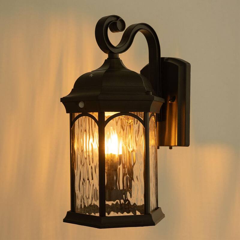 Colección de Decoradores para el Hogar Linterna de Pared Exterior con Sensor de Movimiento Integrado y Luz LED Bronce de 16.1 Pulgadas al Amanecer y al Anochecer con Bombilla Parpadeante - FL-381HD