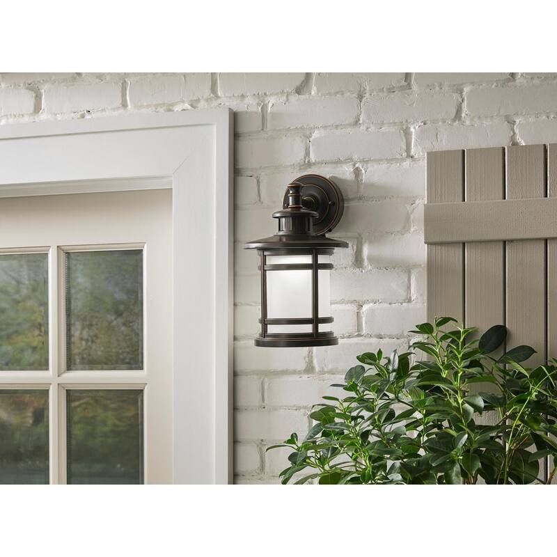 Colección de Decoradores del Hogar 13 pulgadas Linterna de Pared Exterior con Sensor de Movimiento LED Integrado en Bronce Frotado con Aceite - Conexión Dura - JAQ1691L-2