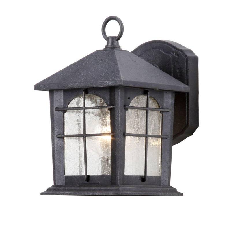 Lámpara de Pared Exterior Hampton Bay de 9 pulgadas con 1 luz de Hierro Envejecido - HB48023P-151