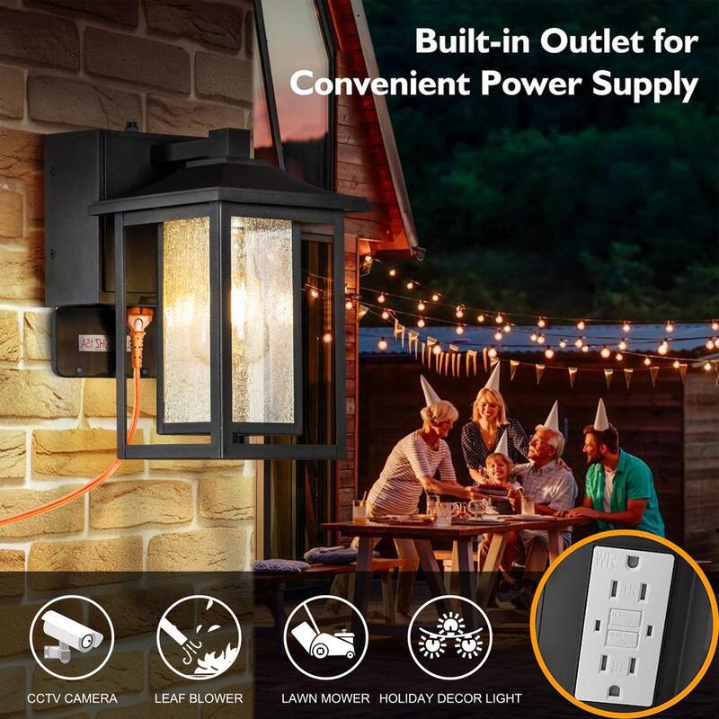 ALOA DECOR 1 Lámpara de Pared Exterior con Sensor de Anochecer a Amanecer en Negro Mate, Apliques de Vidrio Sembrado y Tomas de Corriente GFCI Incorporadas - H7087W06A