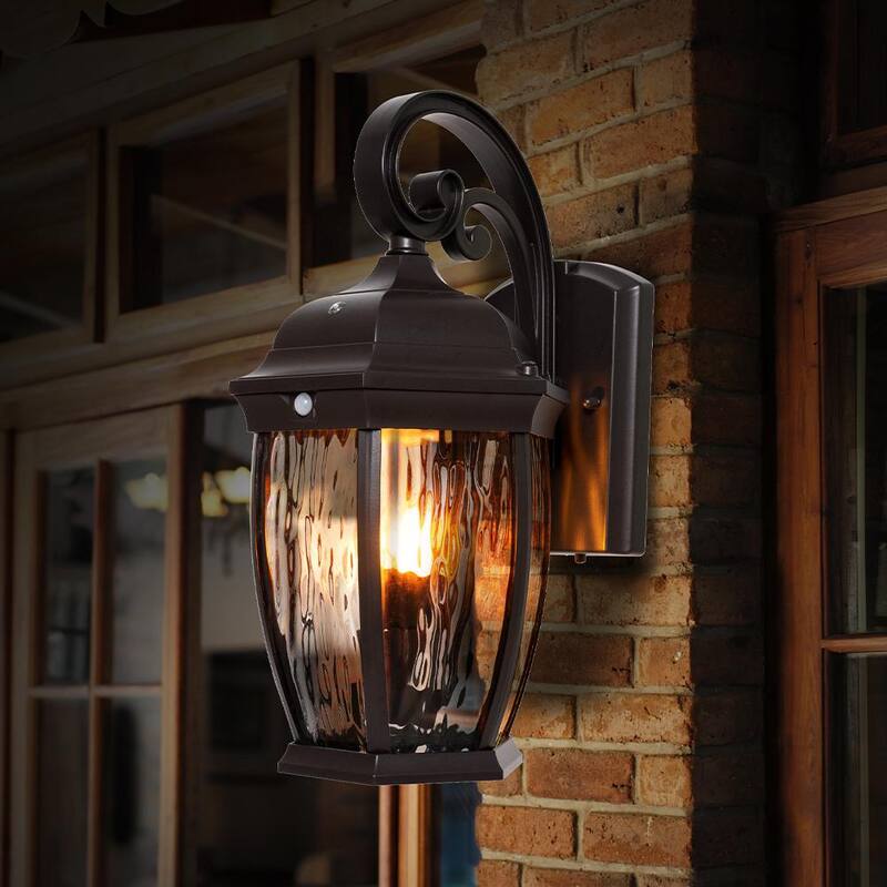 Colección de decoradores para el hogar 16.1 pulgadas. Linterna de pared exterior con sensor de movimiento integrado y amanecer a anochecer, luz LED integrada en bronce. Bombilla parpadeante - FL-380HD.