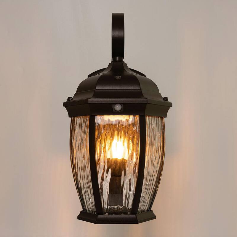 Colección de decoradores para el hogar 16.1 pulgadas. Linterna de pared exterior con sensor de movimiento integrado y amanecer a anochecer, luz LED integrada en bronce. Bombilla parpadeante - FL-380HD.