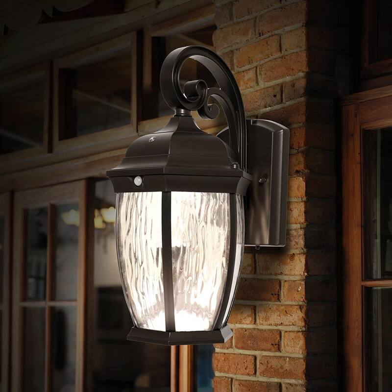 Colección de decoradores para el hogar 16.1 pulgadas. Linterna de pared exterior con sensor de movimiento integrado y amanecer a anochecer, luz LED integrada en bronce. Bombilla parpadeante - FL-380HD.