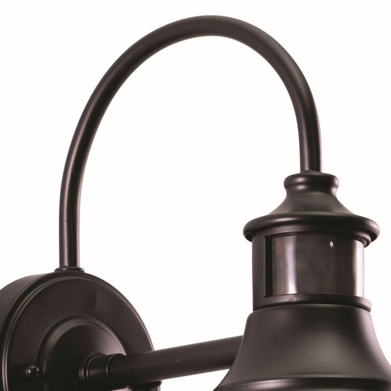 Detector de movimiento de bronce dorado VAXCEL al anochecer al amanecer Luz de pared exterior de granero de estilo granja con cielo oscuro - T0387