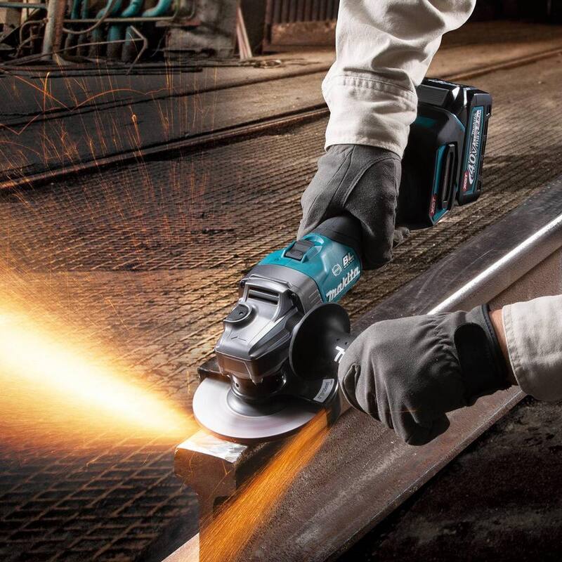 Esmeriladora angular inalámbrica sin escobillas Makita 40V Max XGT 4-1/2/5 in. con freno eléctrico (4.0Ah) - GAG01M1