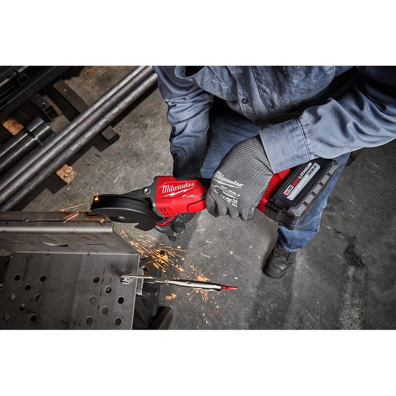 Amoladora inalámbrica Milwaukee M18 FUEL 18V de 5 pulgadas con freno y switch de paleta sin bloqueo, con batería de 6.0 ah - 2886-20-48-11-1865