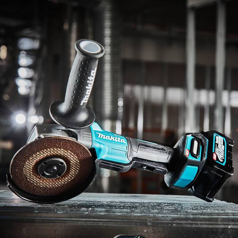Makita 40V Max XGT Amoladora Angular Inalámbrica con Escobillas sin Carbones de 4-1/2/5 pulgadas con Interruptor de Paleta y Freno Eléctrico, Compatible con AWS (4.0Ah) - Kit GAG06M1