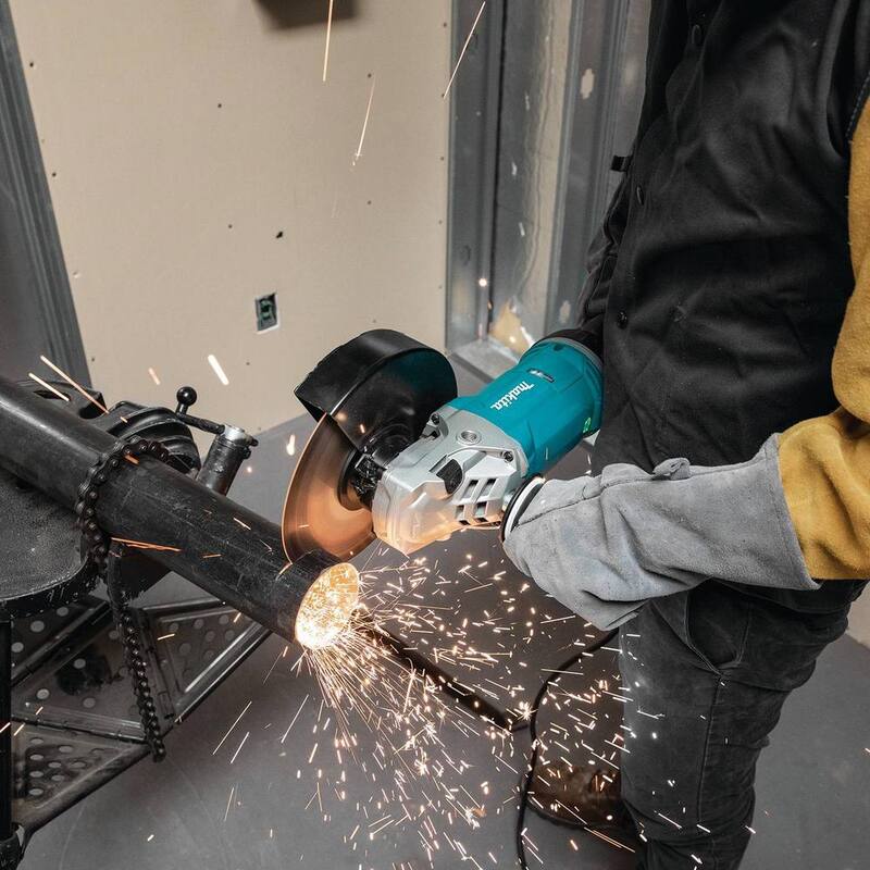 Esmeriladora angular con cable de 9 pulgadas Makita con tecnología AFT y freno - GA9070X1