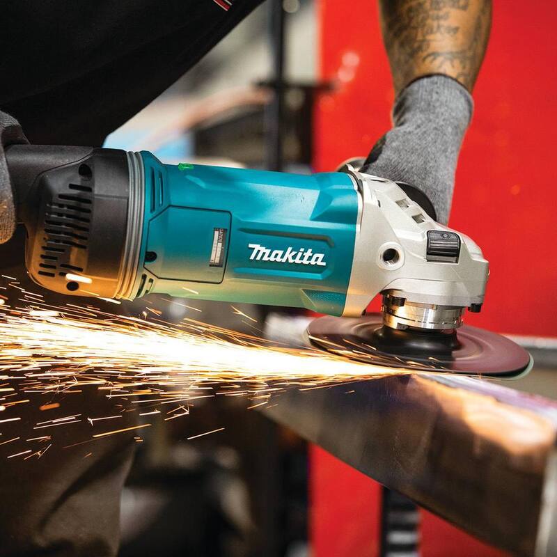 Esmeriladora angular con cable de 9 pulgadas Makita con tecnología AFT y freno - GA9070X1