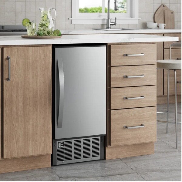 Edgestar 15 Inch Wide 25 Lbs Capacity BuiltIn Ice Maker with 50 Lbs Daily Ice Production - IB450BL