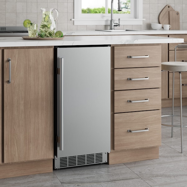 Edgestar 15 Inch Wide BuiltIn Ice Maker with 25 Lbs Storage Capacity and Up to 25 Lbs Daily Ice Production - IB250SS