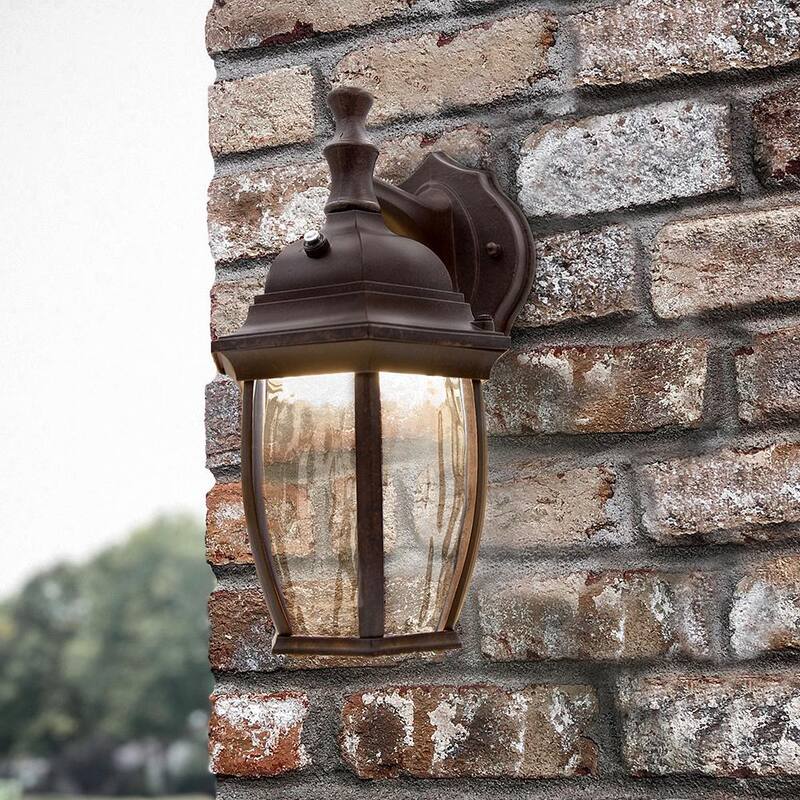 Luminaria de pared de exterior Maxxima de 1 luz en bronce envejecido con sensor de anochecer al amanecer - MEL-6150BW