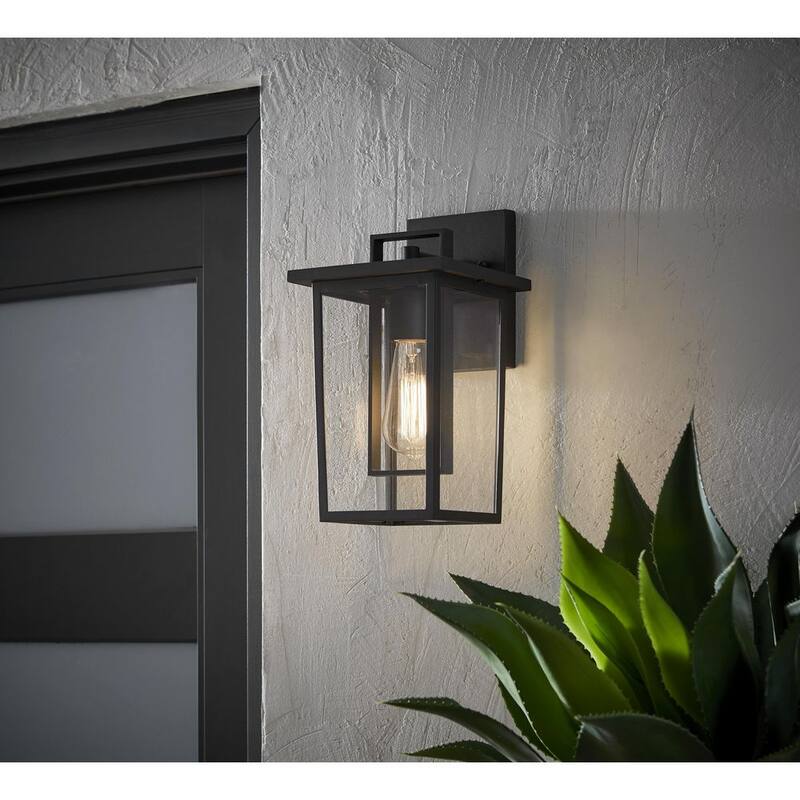 Hampton Bay Keswick 12.5 pulg. Lámpara de pared exterior moderna de 1 luz en negro mate con cableado duro y pantalla de vidrio transparente - DSHD5979B