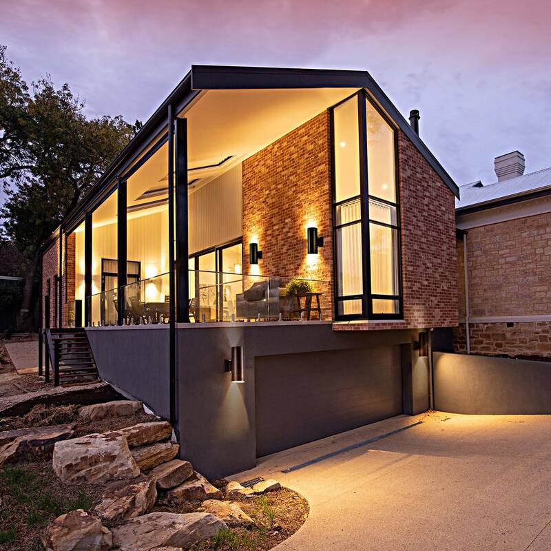 Aplique para Exterior Cilíndrico Negro de 11 pulgadas con LED en Cedar Hill - 106002