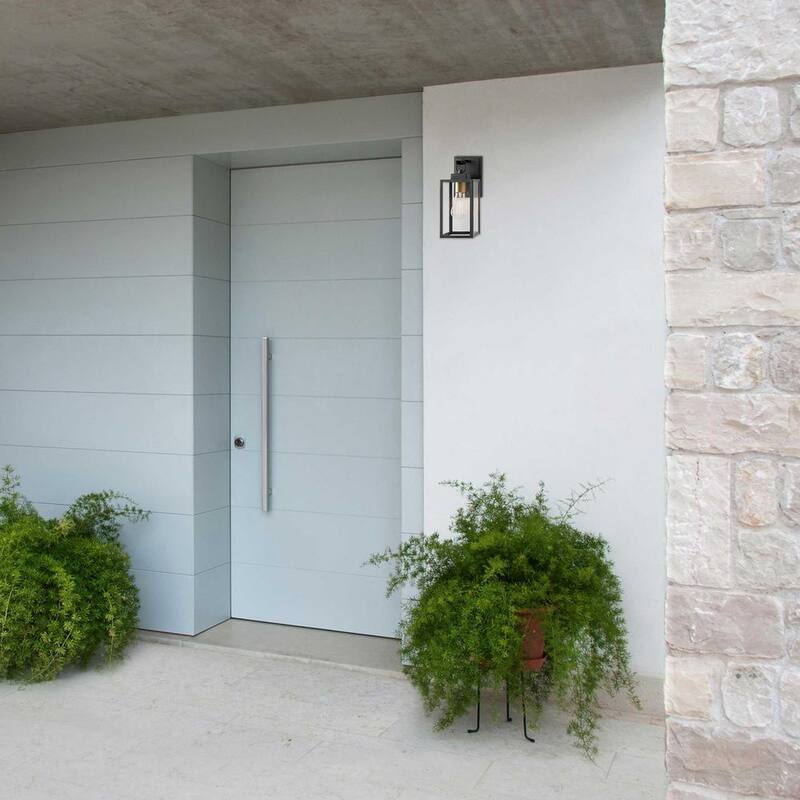 Aplique la luz de pared para exteriores Hampton Bay Maplebrook de 13.6 pulgadas en negro mate con acentos dorados, con voltaje de línea y sin bombilla incluida - HB7097-43.