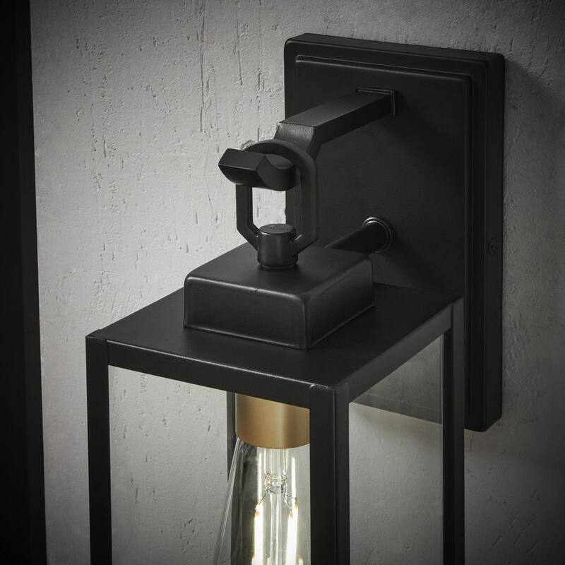 Aplique la luz de pared para exteriores Hampton Bay Maplebrook de 13.6 pulgadas en negro mate con acentos dorados, con voltaje de línea y sin bombilla incluida - HB7097-43.