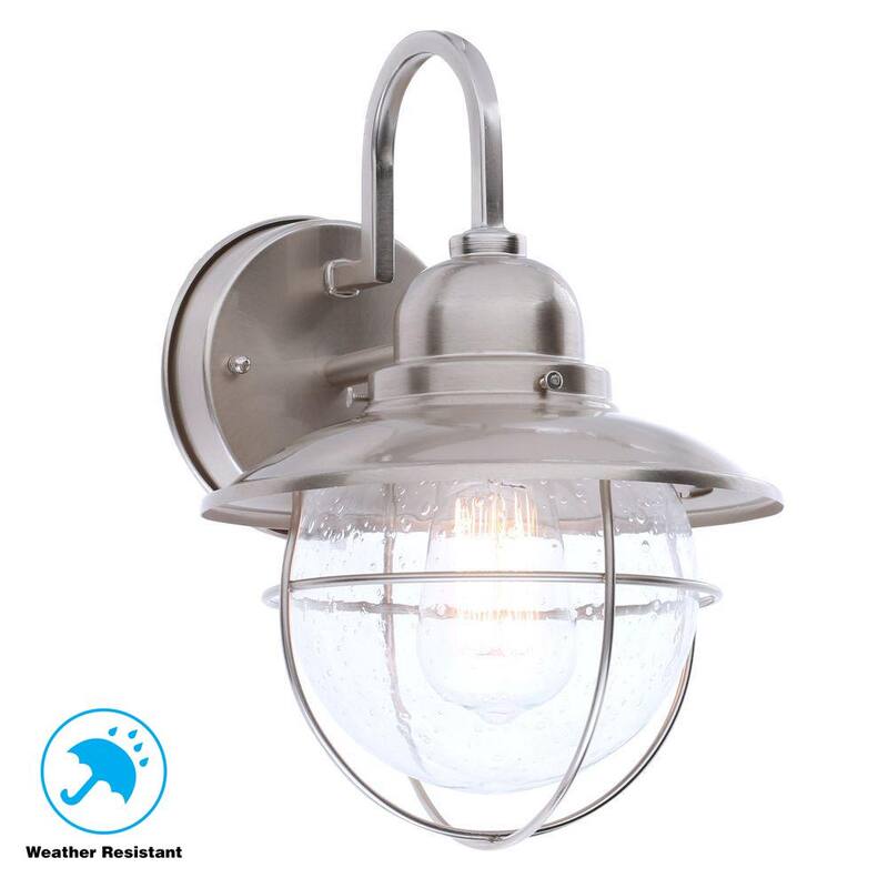 Luz de pared para exteriores con 1 luz y acabado en níquel cepillado, estilo cabaña, con cableado duro, de Hampton Bay, de 11.7 pulgadas, con linterna, sin bombilla incluida - BOA1691H-BN.