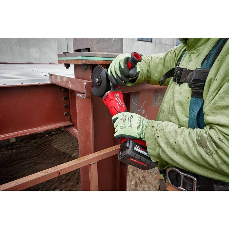 Amoladora Milwaukee M18 FUEL de 18V de iones de litio sin escobillas de 5 pulgadas con freno de cabeza plana y interruptor de paleta sin bloqueo y amoladora sin escobillas - 2886-20-2880-20