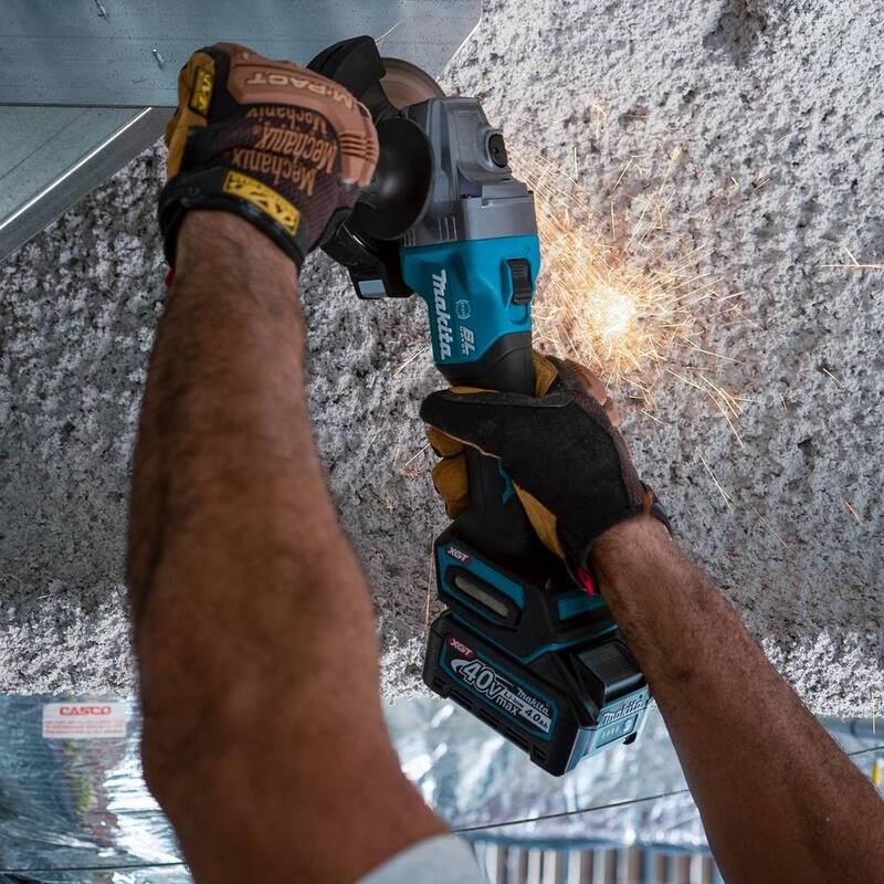 Kit de Amoladora Angular Inalámbrica sin Escobillas Makita 40V Max XGT 4-1/2/5 in, con Freno Eléctrico, Compatible con AWS (4.0Ah) - GAG04M1