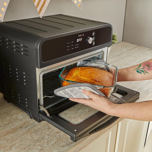 Instant Omni Black 18 L Programmable Air Fryer Oven - 140-4003-01