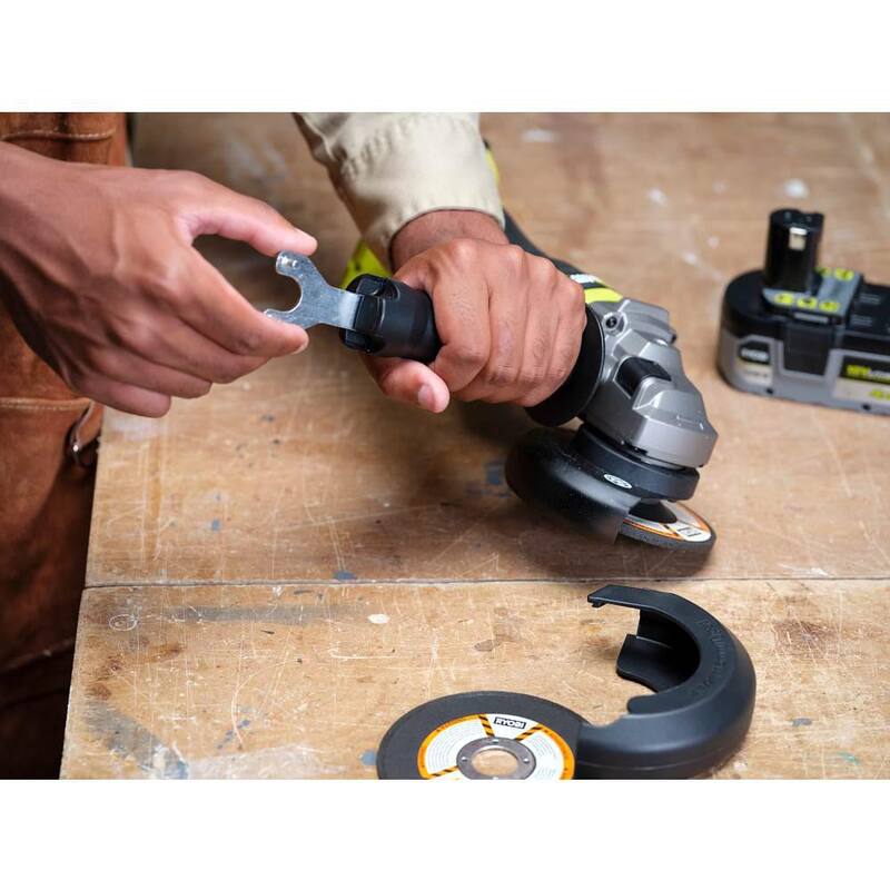 RYOBI ONE+ HP 18V Amoladora Angular Inalámbrica Brushless de 4-1/2 pulgadas con Kit de Batería de 4.0 Ah y Cargador - PBLAG02K1