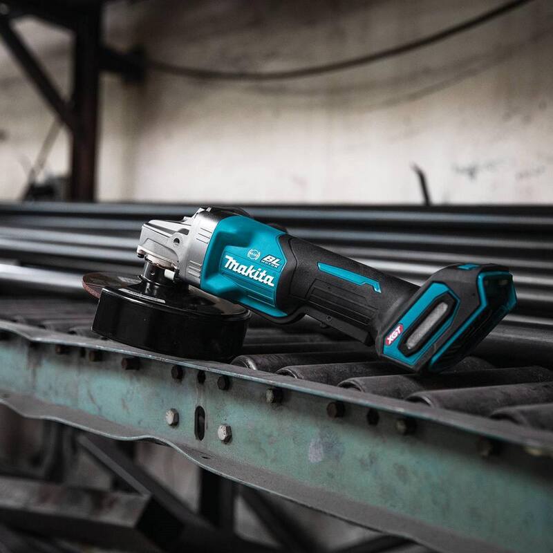 Esmeriladora angular inalámbrica Makita 40V Max XGT Brushless de 6 pulgadas con interruptor de paleta, con freno eléctrico (herramienta solamente) - GAG08Z