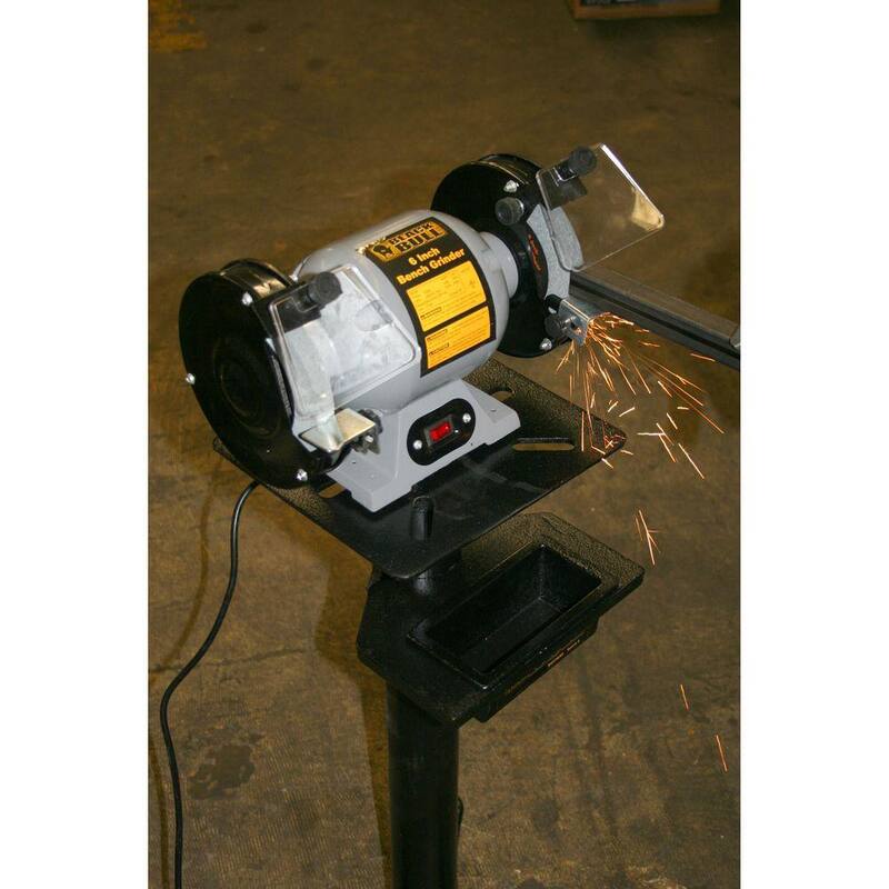 Esmeriladora de banco de uso rudo BLACK BULL de 120 voltios y 6 pulgadas - 800319