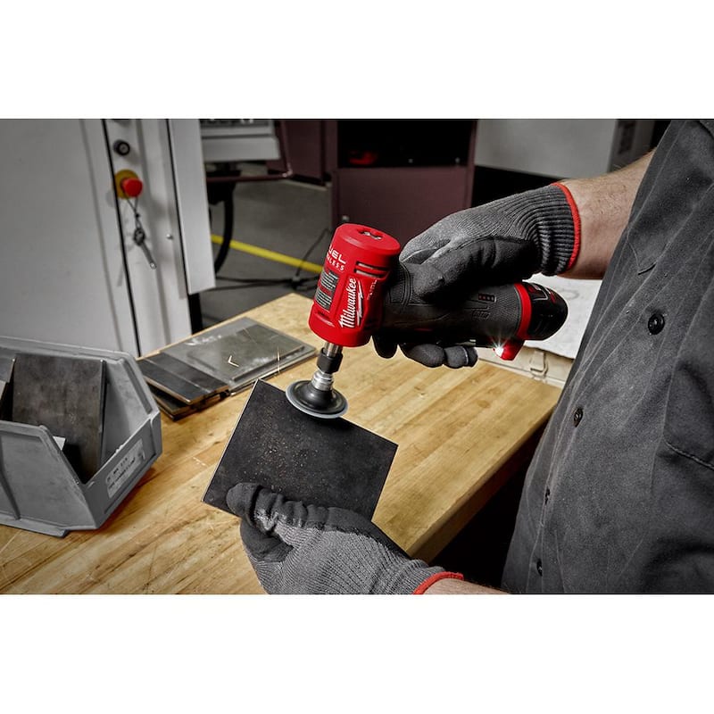 M12 FUEL 12-Volt Lithium-Ion 1/4 pulgadas Kit de esmeriladora angular derecha inalámbrica con herramienta multiherramienta M12 oscilante - 2485-22-2426-20  de Milwaukee.
