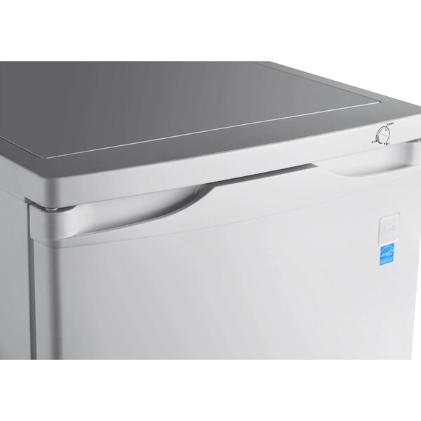 Avanti 5.8 cu. ft. Upright Freezer, Five Wire Shelves, White - VFM58B0W