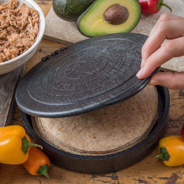 Carlisle Foodservice Hinged Tortilla Server, 7"x1", Black, PK12 - 071003
