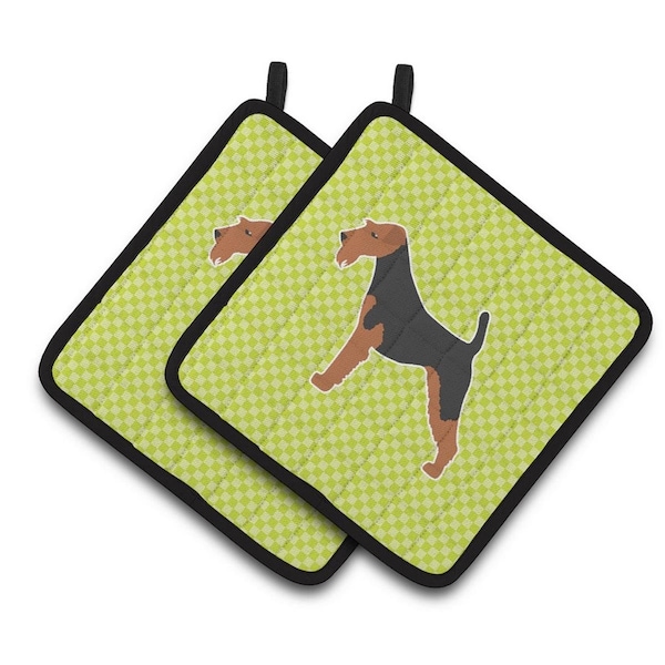 Carolines Treasures Airedale Terrier Checkerboard Green Pair of Pot Holders - BB3857PTHD