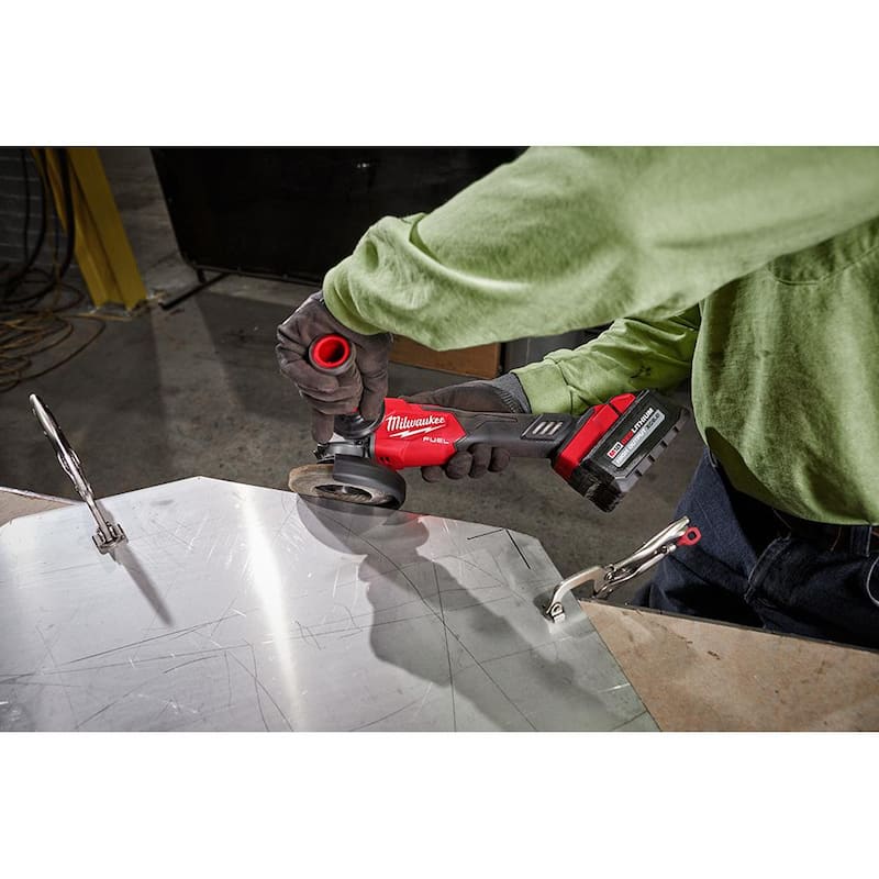 Amoladora inalámbrica Milwaukee M18 FUEL 18V de 4-1/2 in./5 in. con velocidad variable y interruptor deslizante de iones de litio sin escobillas (Herramienta solamente) - 2889-20