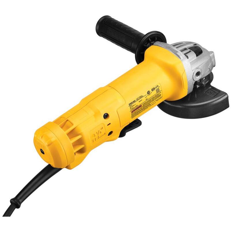 Esmeriladora angular pequeña de 4.5 pulgadas con cable DEWALT de 120V y 11 amperes - DWE402