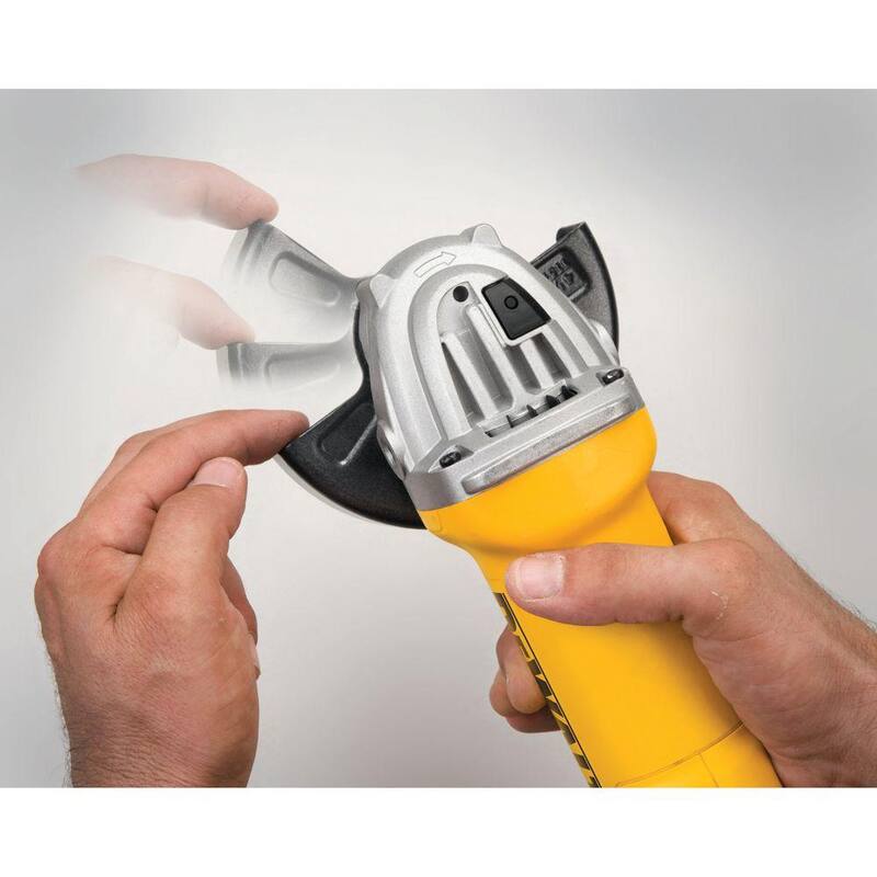 Esmeriladora angular pequeña de 4.5 pulgadas con cable DEWALT de 120V y 11 amperes - DWE402