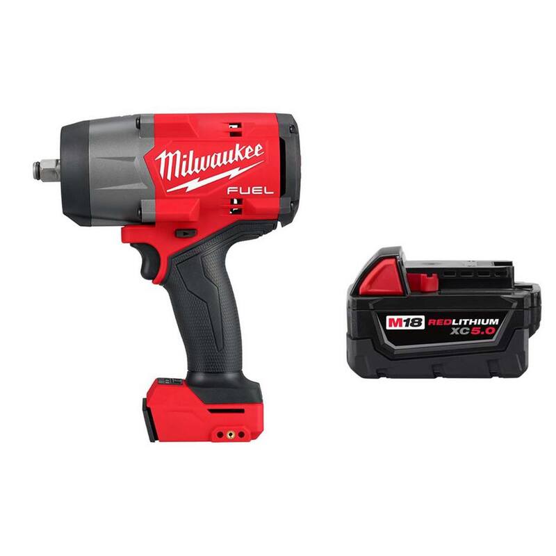 Llave de impacto inalámbrica sin escobillas de 1/2 pulgadas Milwaukee M18 FUEL de 18V de iones de litio con anillo de fricción y batería XC de 5.0 Ah - 2967-20-48-11-1850