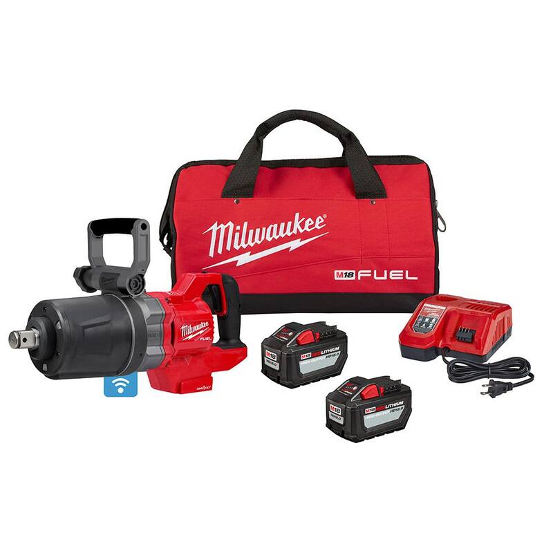 Llave de impacto inalámbrica Milwaukee M18 FUEL de 18 V con motor sin escobillas y batería de iones de litio de 1 pulgada con empuñadura en forma de D, kit con dos baterías de 12.0 Ah - 2868-22HD