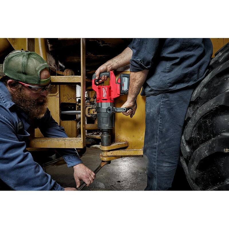 Llave de impacto alámbrica Milwaukee M18 FUEL de 18V con tecnología de ion de litio sin escobillas de 1 pulgada con mango en D (solo herramienta) - 2868-20