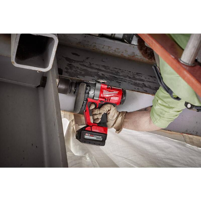 Llave de impacto inalámbrica sin escobillas Milwaukee M18 FUEL ONE-KEY de 18V con anillo de fricción y dos baterías de 8.0 Ah - 2867-22