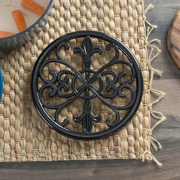 Hds Trading Cast Iron Fleur De Lis Trivet, Black - ZOR96036