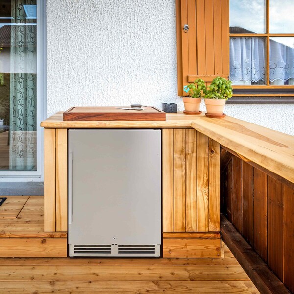 Avanti 5.4 Outdoor Refrigerator Solid Door, Stainless Steel - OR543U3S