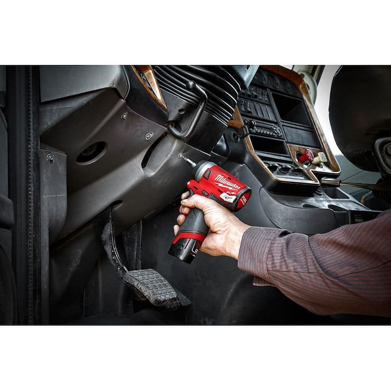 Llave de impacto inalámbrica y sin escobillas Milwaukee M12 FUEL de 12V de 1/4 pulgadas (sólo herramienta) - 2552-20