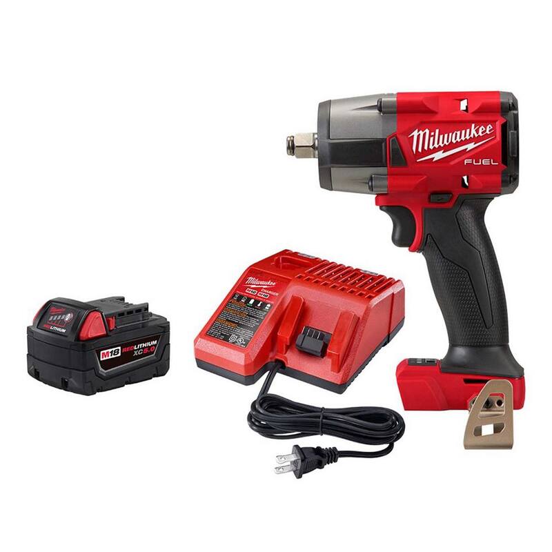 Llave de impacto inalámbrica de medio torque sin escobillas Milwaukee M18 FUEL GEN-2 de 18V con anillo F y kit inicial de 5.0Ah - 48-59-1850-2962-20.